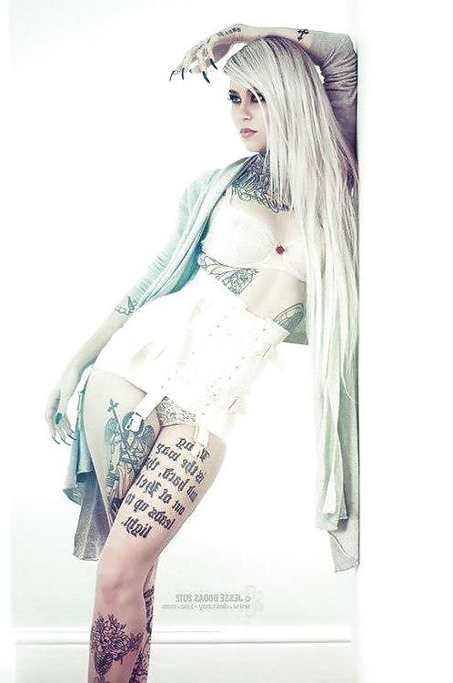 25P Tattoo models (female) 18.1