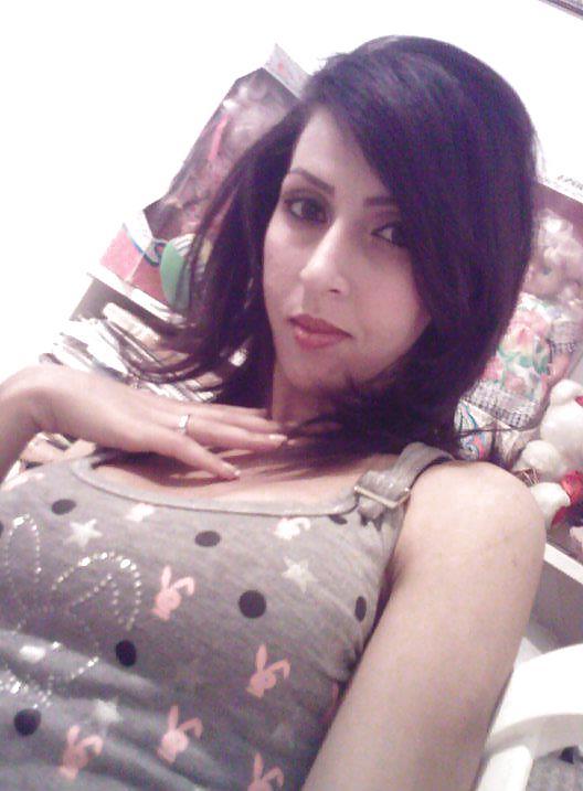 25P Tunisian Bitch