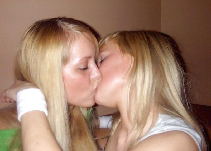 22P Girl Tongue Love