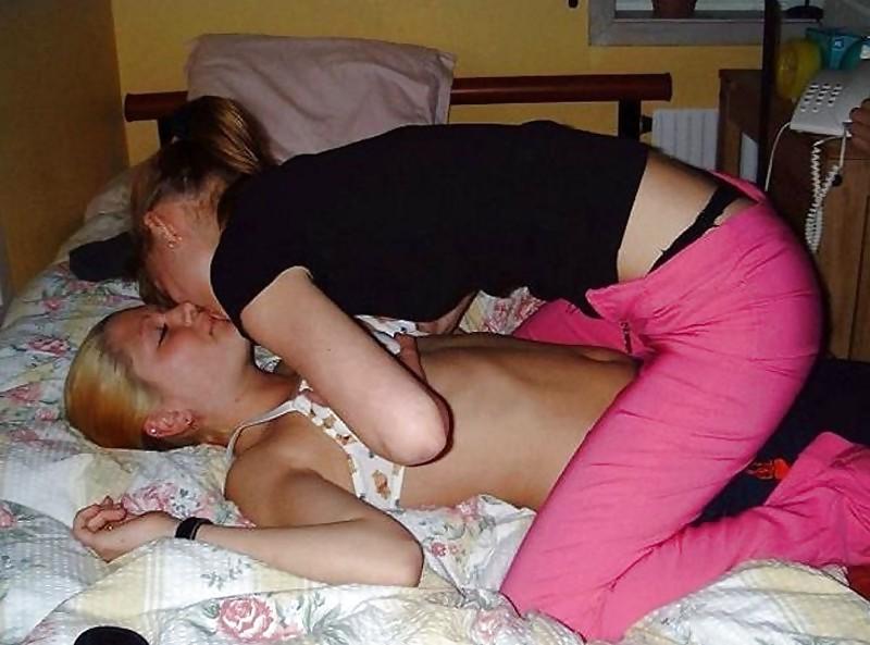 22P Girl Tongue Love