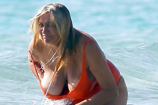 16P Mara Venier tits and feet