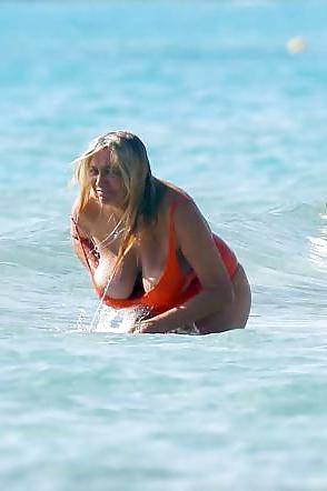 16P Mara Venier tits and feet