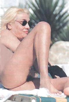 16P Mara Venier tits and feet