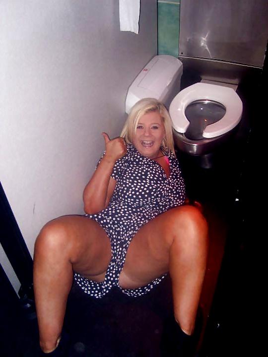12P Getting dirty in public toilets