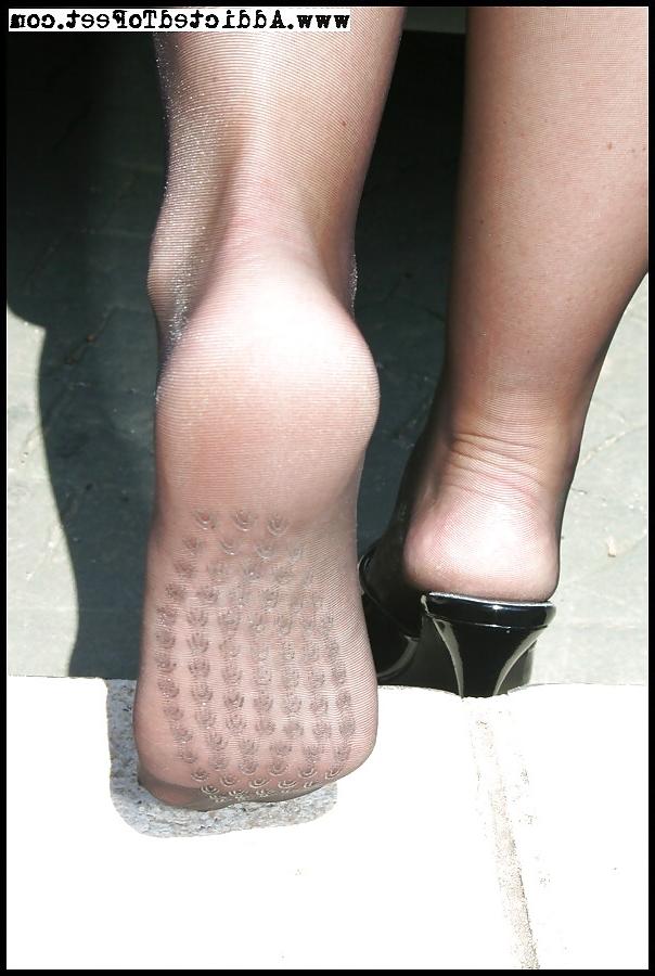 25P Sexy girl and sexyy feet
