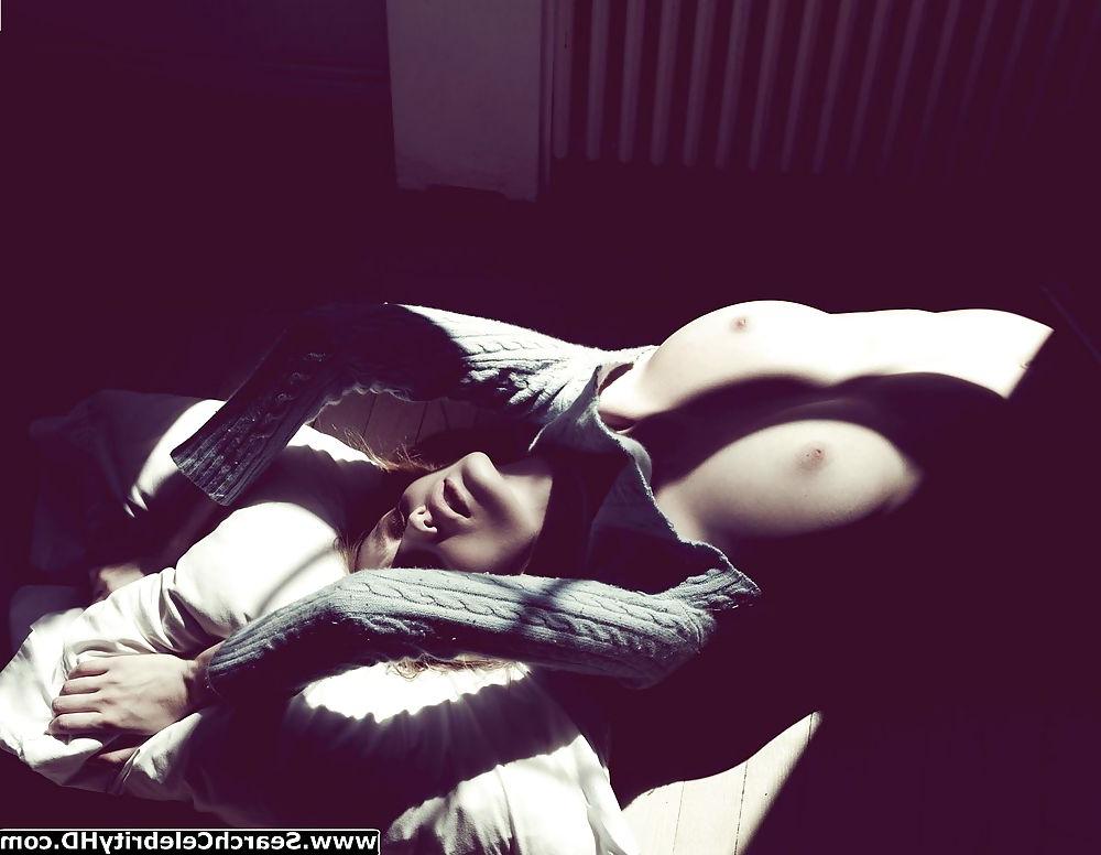 25P Enya Bakunova Posing Topless