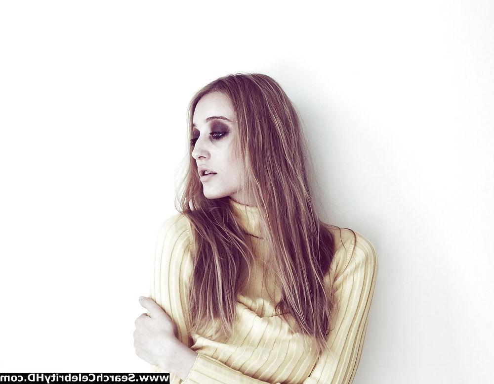 25P Enya Bakunova Posing Topless