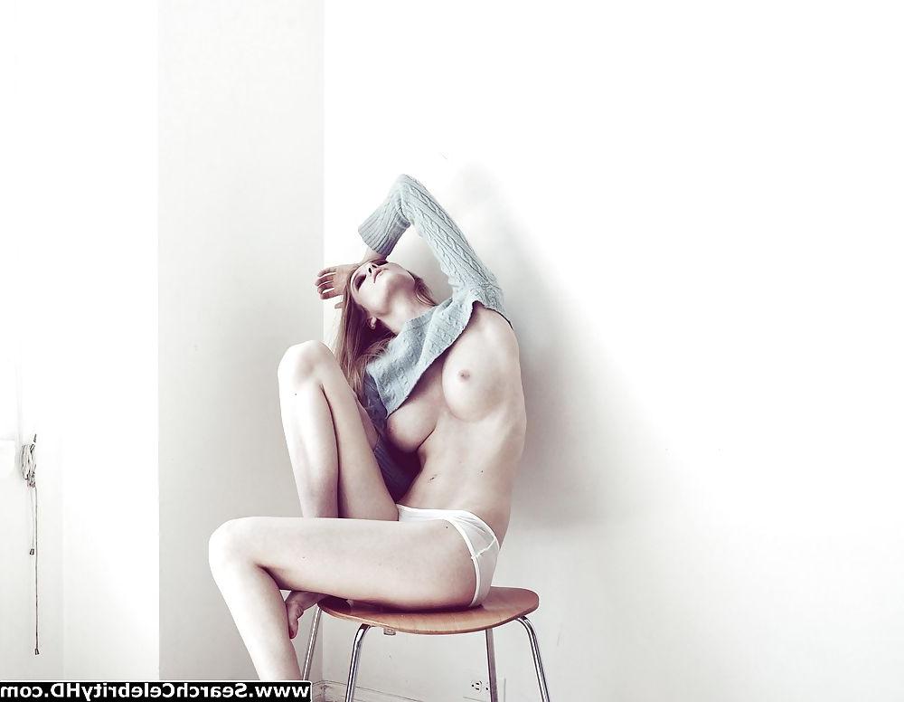 25P Enya Bakunova Posing Topless