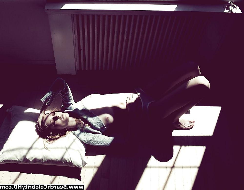 25P Enya Bakunova Posing Topless