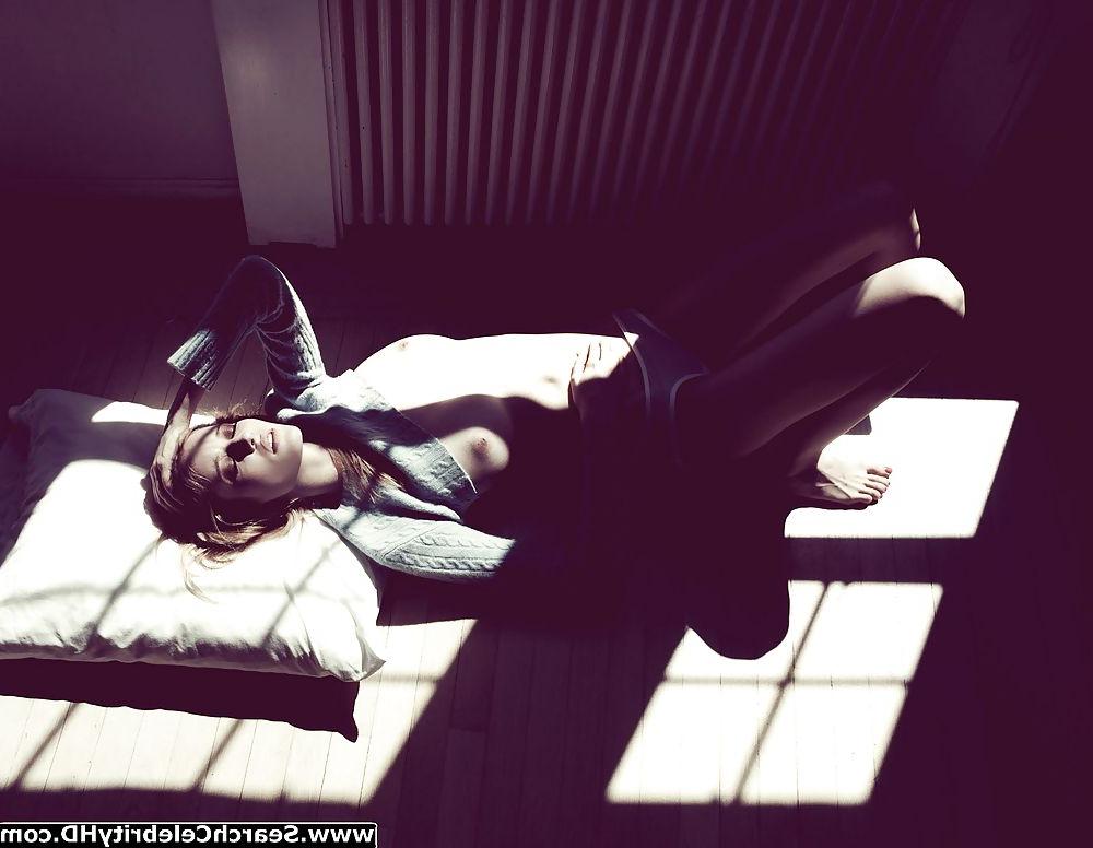 25P Enya Bakunova Posing Topless