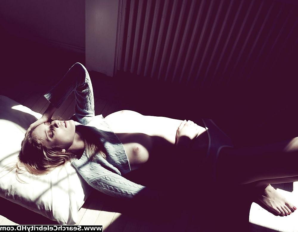 25P Enya Bakunova Posing Topless