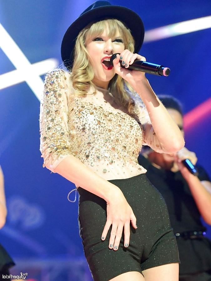 16P Taylor Swift Cute little ass