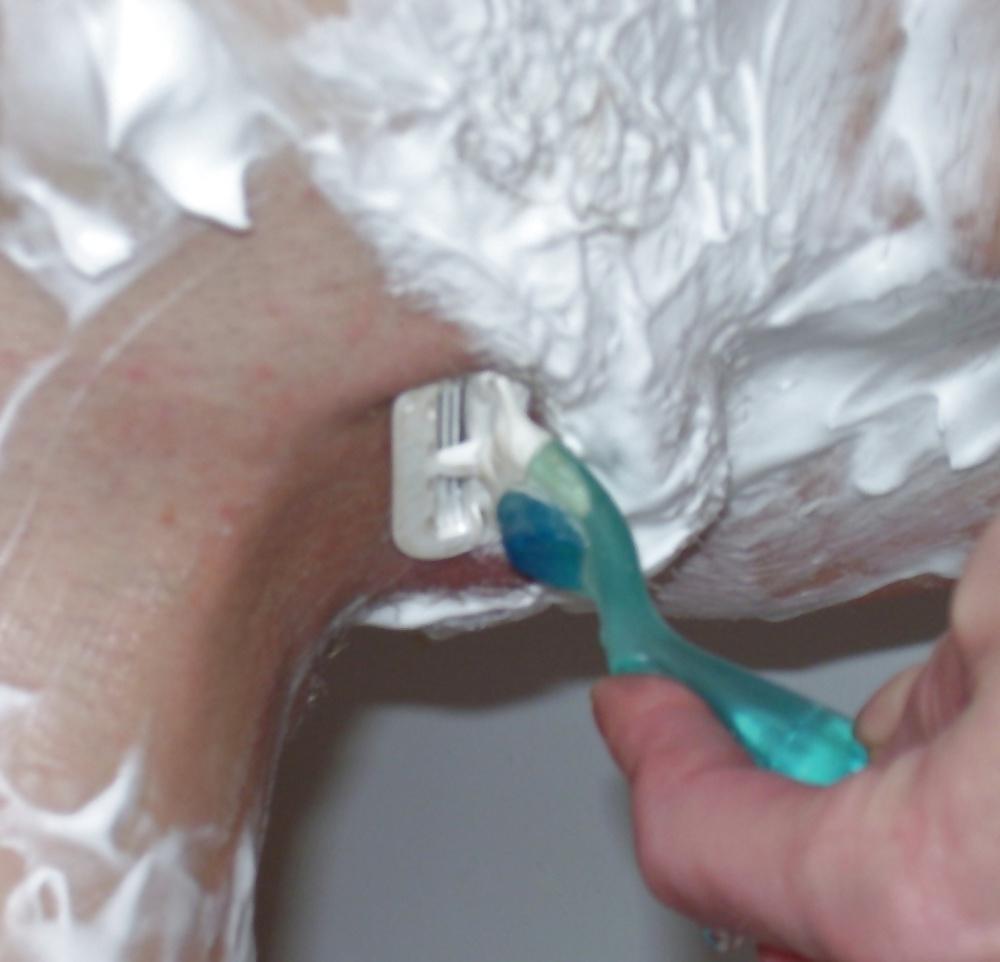 25P My cute little wife shaving her cute little pussy