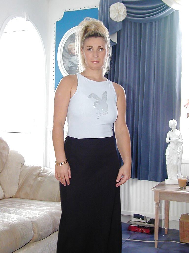 20P Stunning milf goddess