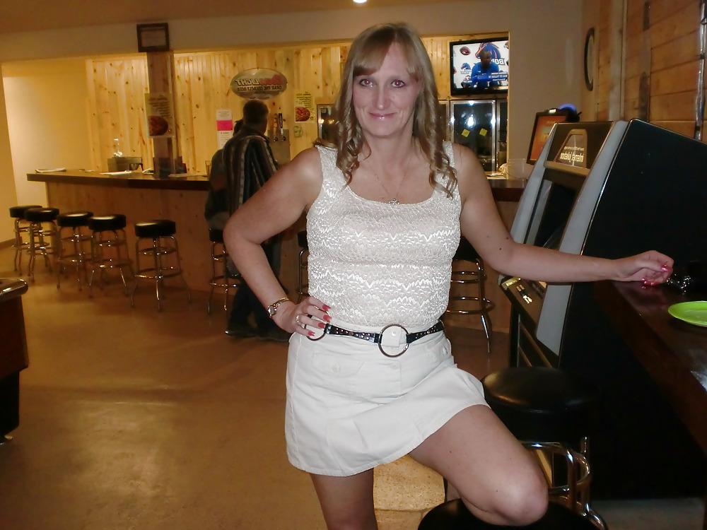 14P Wife up skirt in public