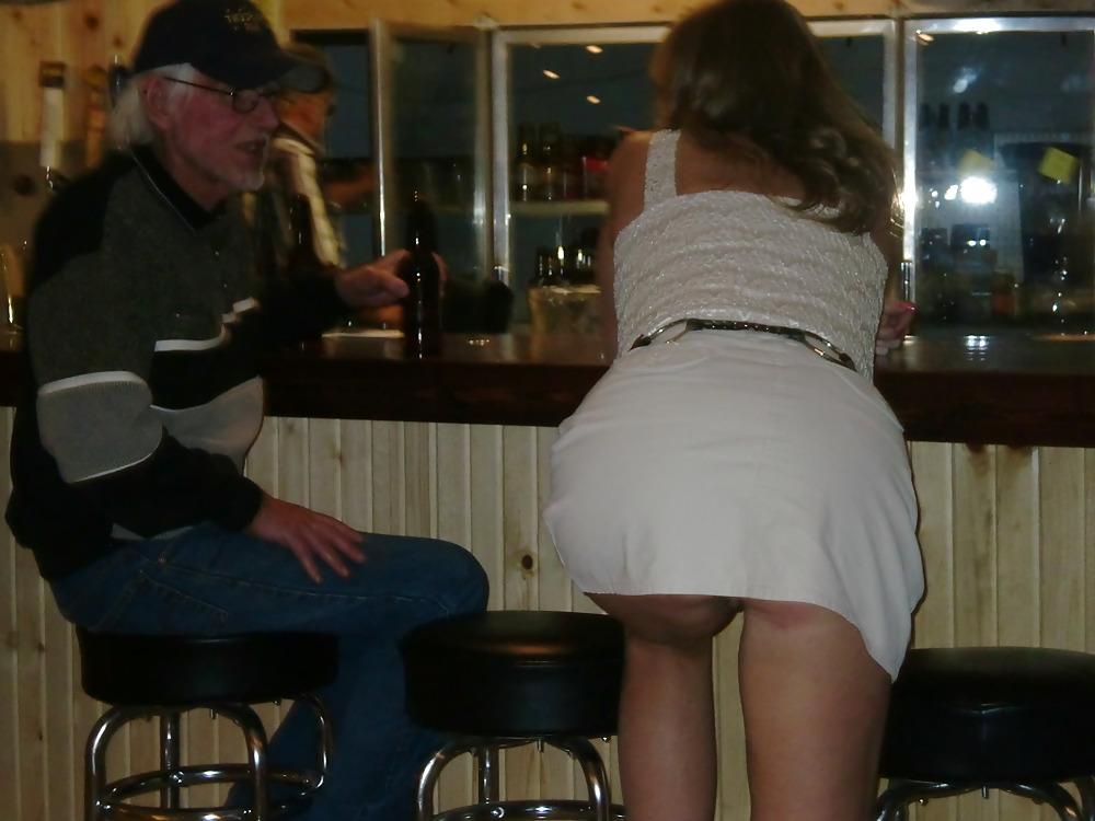14P Wife up skirt in public