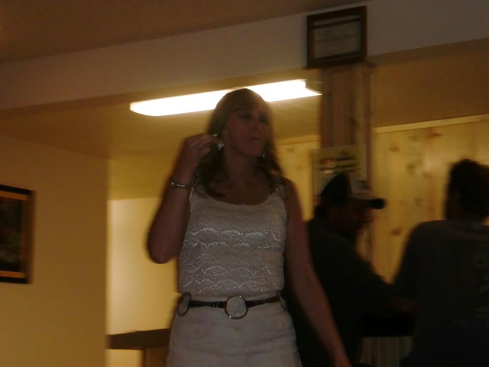 14P Wife up skirt in public