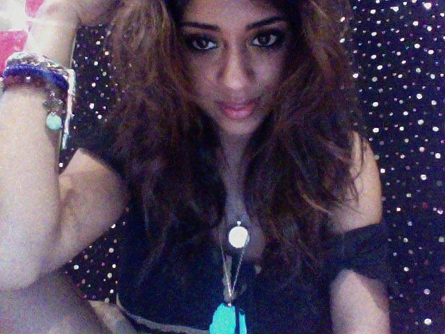 25P Busty Goddess Deepa