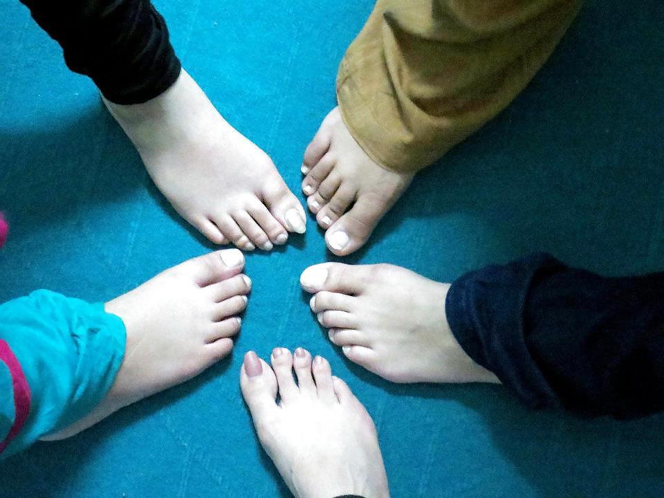 25P Beitrag2 indische Füße, Hände, lackierte Nägel, Henna-Tattoo