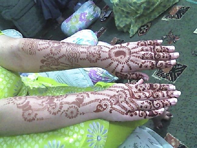 25P Beitrag2 indische Füße, Hände, lackierte Nägel, Henna-Tattoo