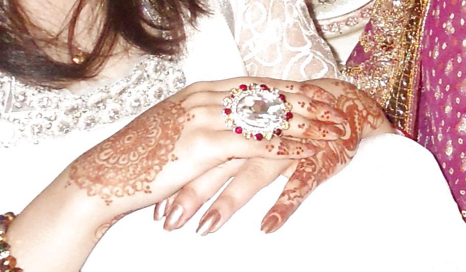 25P Beitrag2 indische Füße, Hände, lackierte Nägel, Henna-Tattoo