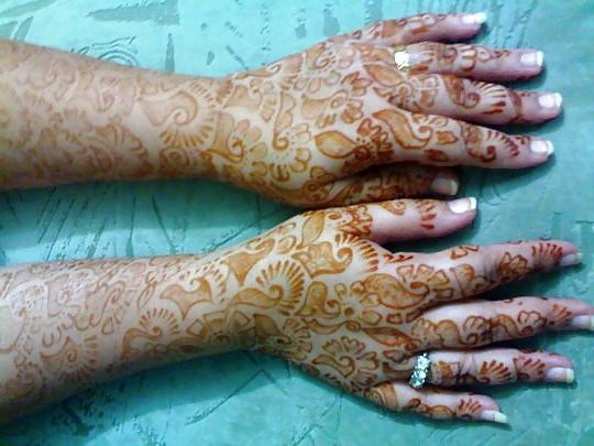 25P Beitrag2 indische Füße, Hände, lackierte Nägel, Henna-Tattoo