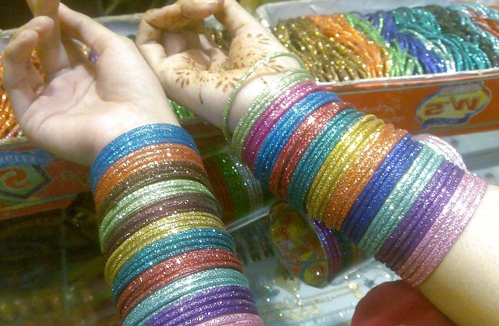 25P Beitrag2 indische Füße, Hände, lackierte Nägel, Henna-Tattoo