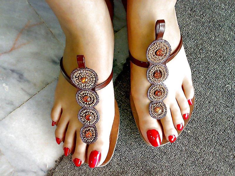 25P Beitrag2 indische Füße, Hände, lackierte Nägel, Henna-Tattoo