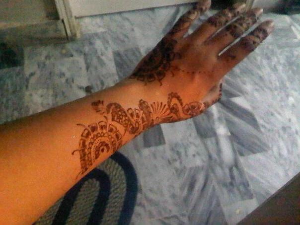 25P Beitrag2 indische Füße, Hände, lackierte Nägel, Henna-Tattoo