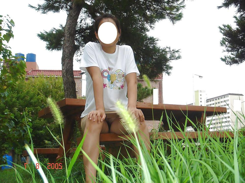 20P Korean teacher flashing in public