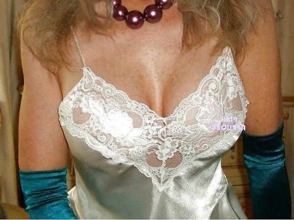 8P Satin Teddy & Gloves