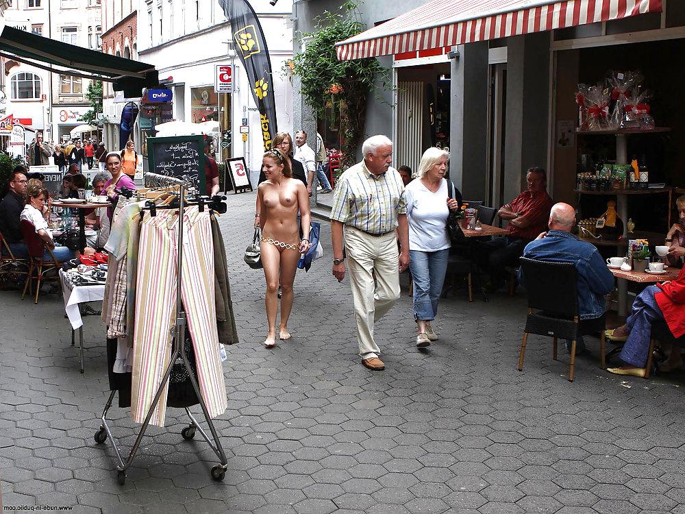 25P Nackt in der Öffentlichkeit 3