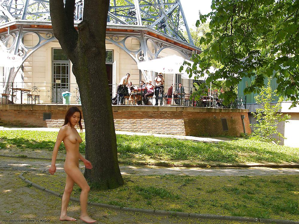 25P Nackt in der Öffentlichkeit 3