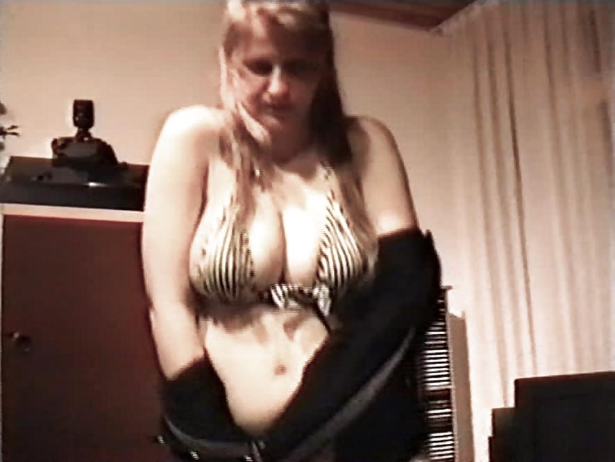 10P SAG - Hot Voluptuous Big Boobed Bikini Bitch 10