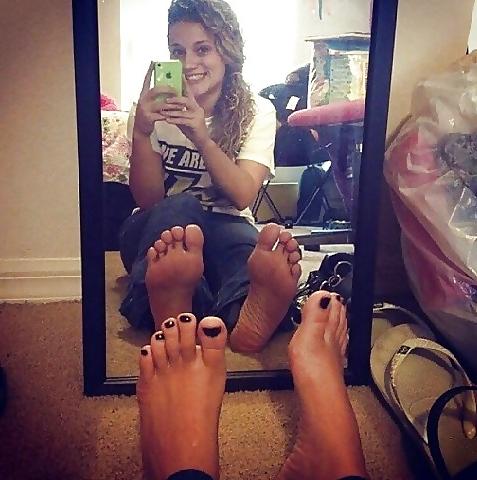 25P Hot feet pics from the web