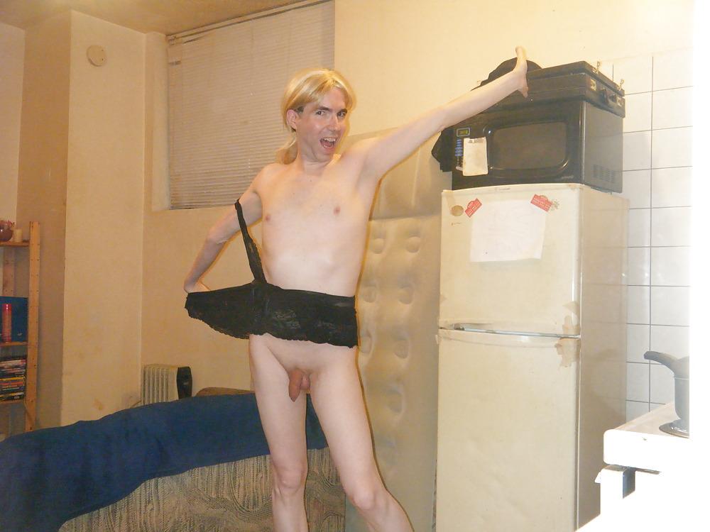 20P Tranny-Schlampe zieht sich aus