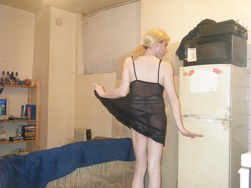 20P Tranny-Schlampe zieht sich aus