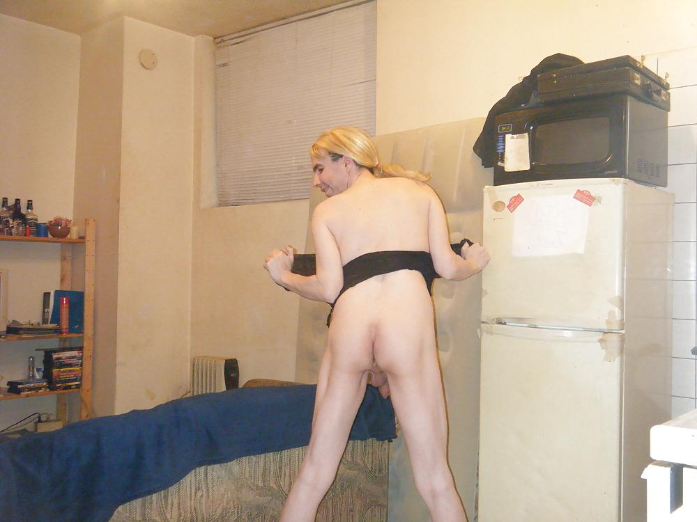 20P Tranny-Schlampe zieht sich aus