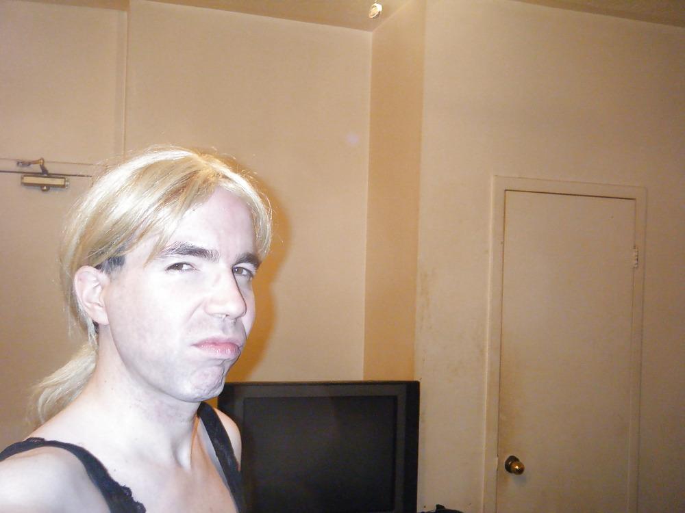 20P Tranny-Schlampe zieht sich aus