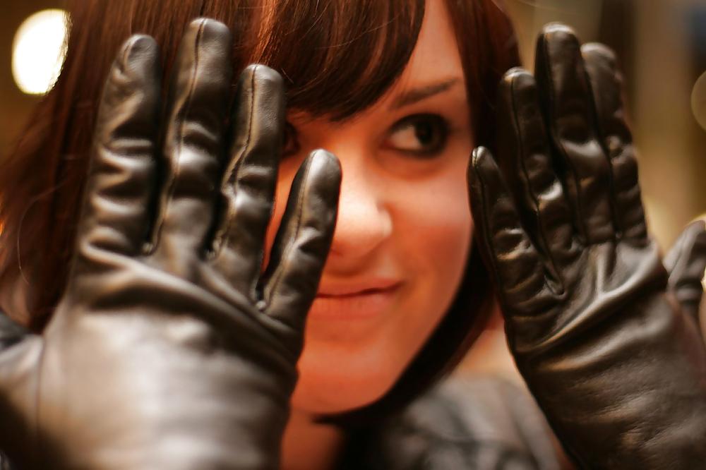 25P Leather gloves fetish