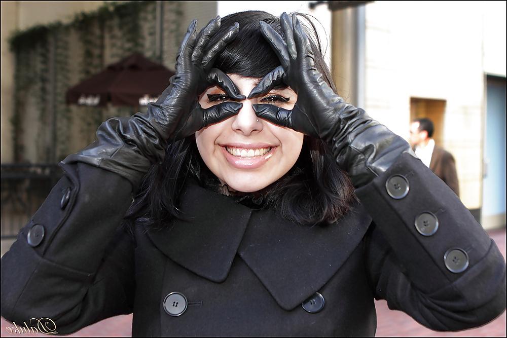 25P Leather gloves fetish