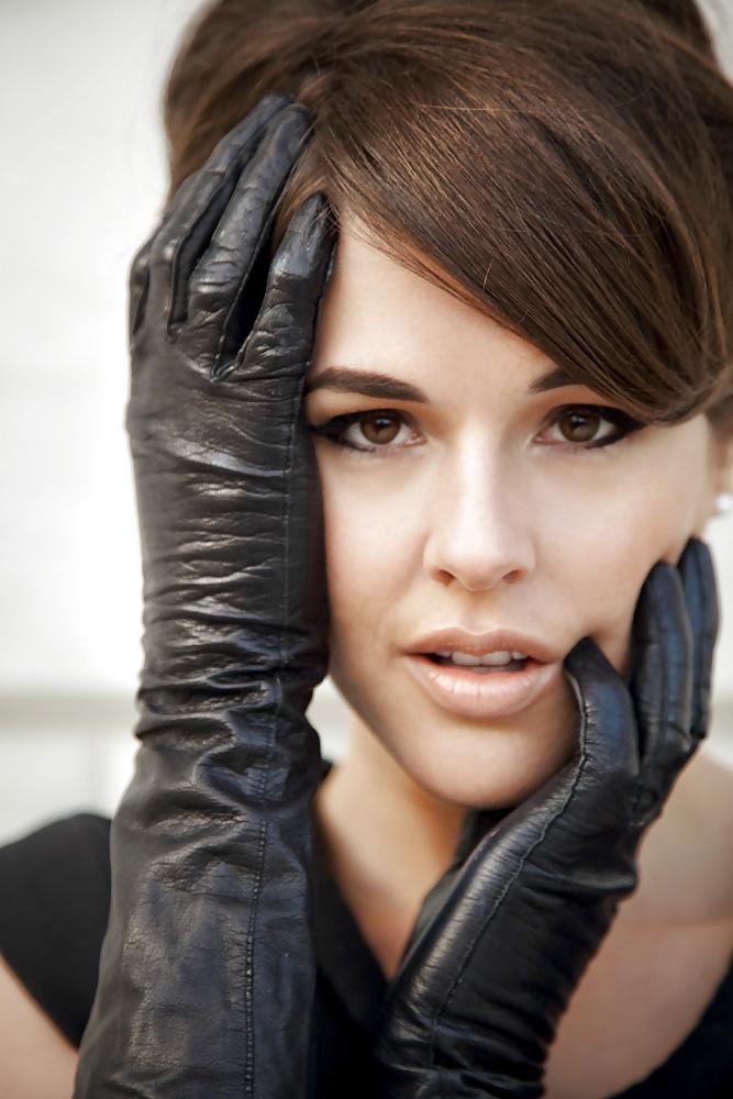 25P Leather gloves fetish