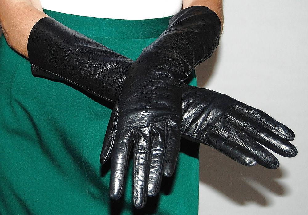 25P Leather gloves fetish