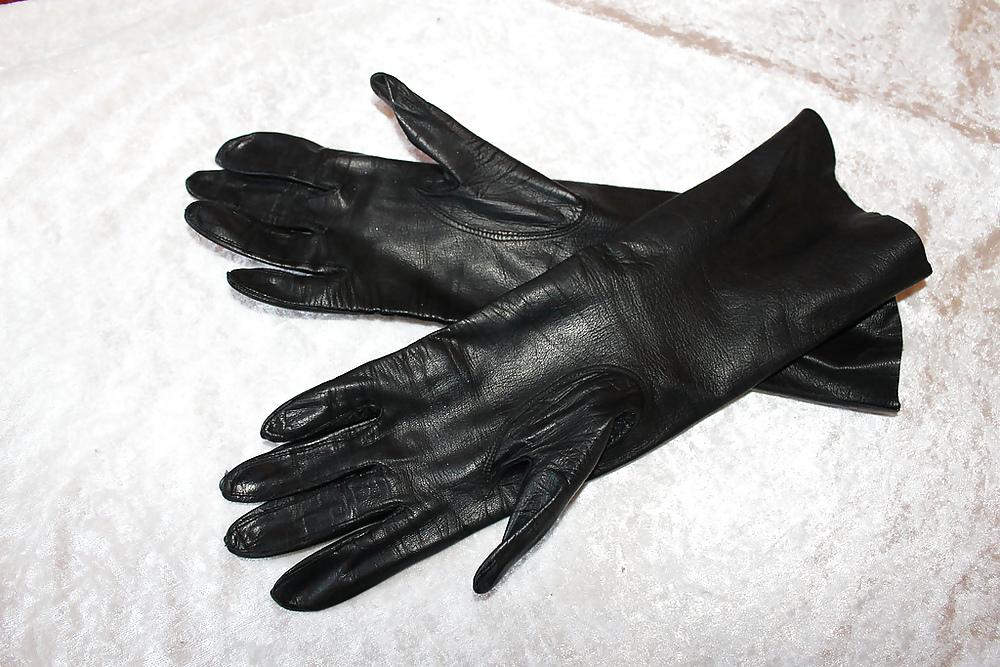 25P Leather gloves fetish