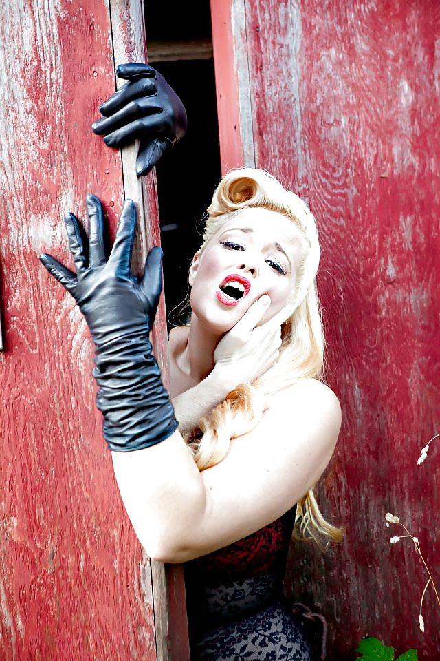 25P Leather gloves fetish