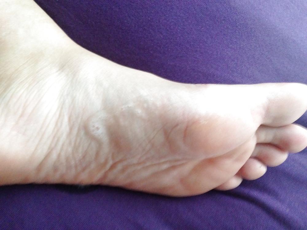 10P Very nasty young girl, huge pussy!