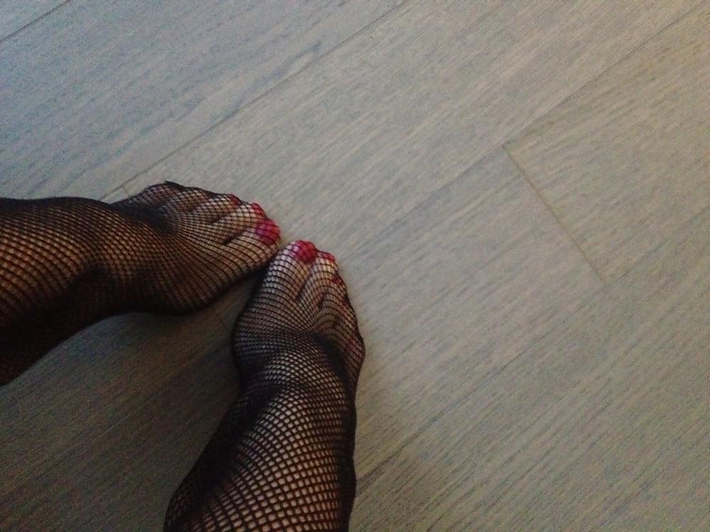 10P Very nasty young girl, huge pussy!