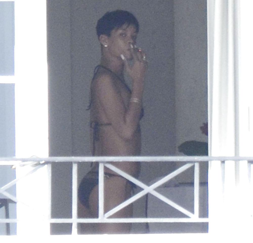 25P Female Celebrities Smoking