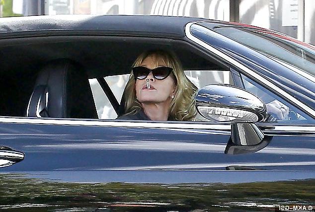 25P Female Celebrities Smoking
