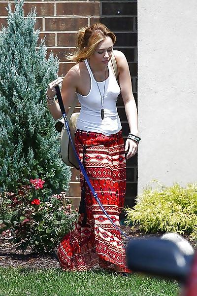 25P Female Celebrities Smoking